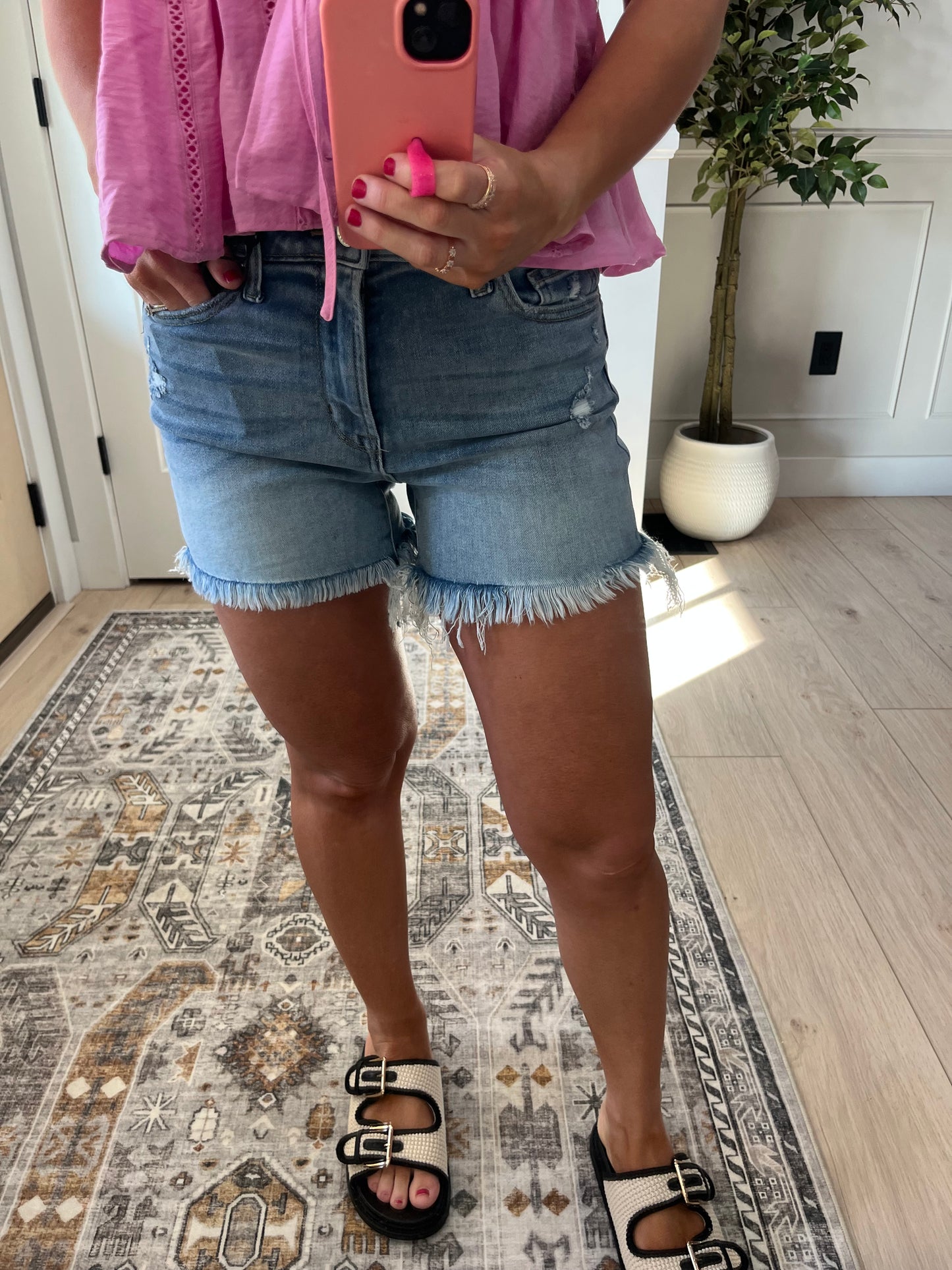 Frayed Hem Lightwash Shorts