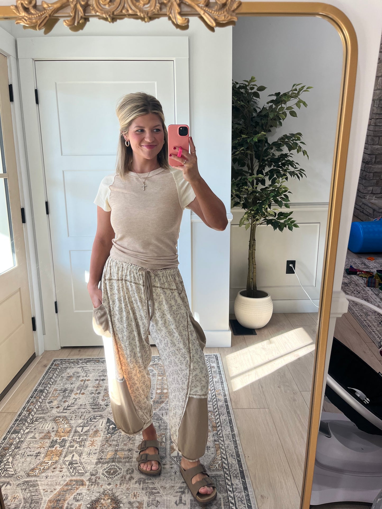 Field of Roses Jogger - Taupe